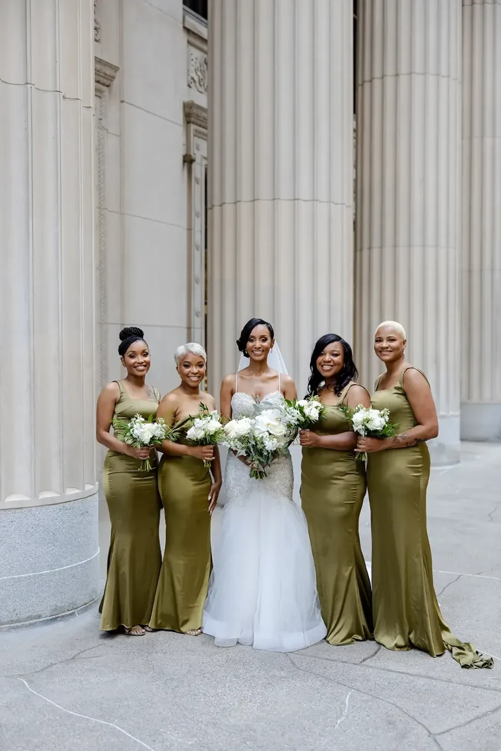 Wedding photo of the bridesmaids with the bride