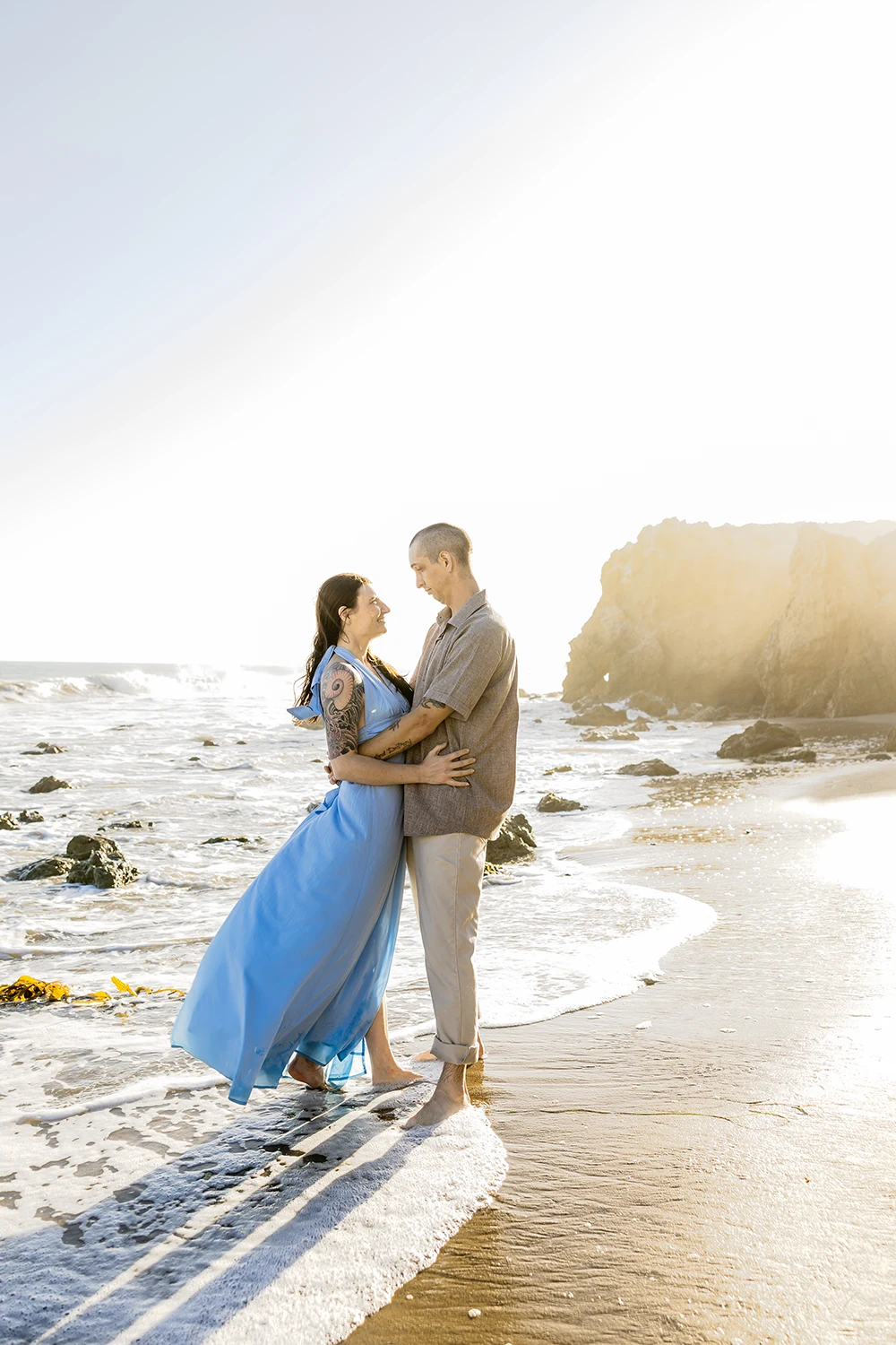 Couple posing next to the ocean at the El Matador, NZ WEDDING STUDIO